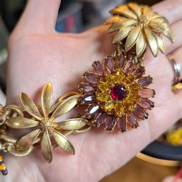 Banana Republic Vintage Gold Tone Charm Necklace - Picture 3 of 6